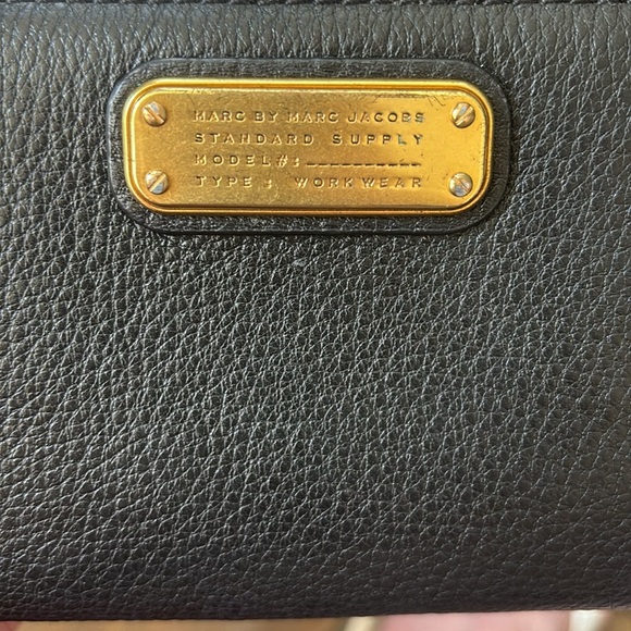 MARC by MARC JACOBS Classic Q Core Wingman Wallet in Black - Picture 7 of 7